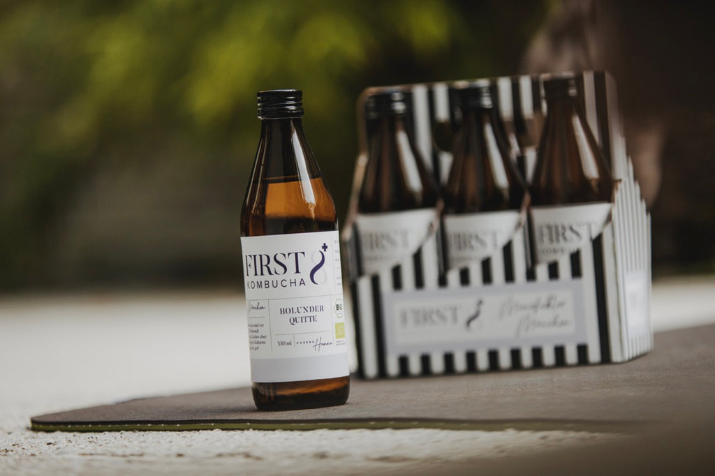 FIRST8_Kombucha_Flasche_und_Sixpack_Viktualienmarkt