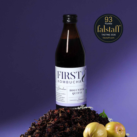 Raw Kombucha Flasche mit Holunderbeeren und Quitten und Falstaff Auszeichnung